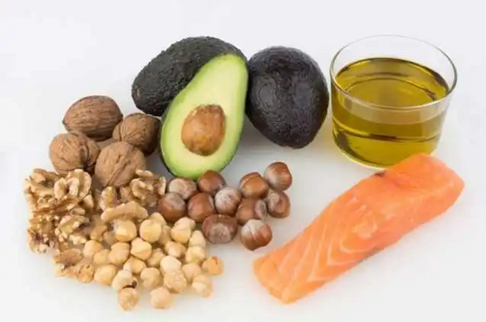 饱和脂肪酸和不饱和脂肪酸在食物中的分布情况，选用什么样的食用油比较好